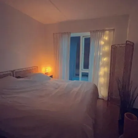 Cozy By The Water & Close To Apartment