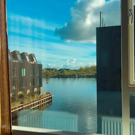 Apartment Cozy By The Water & Close To *