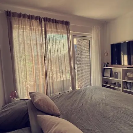 Cozy By The Water & Close To Apartment *